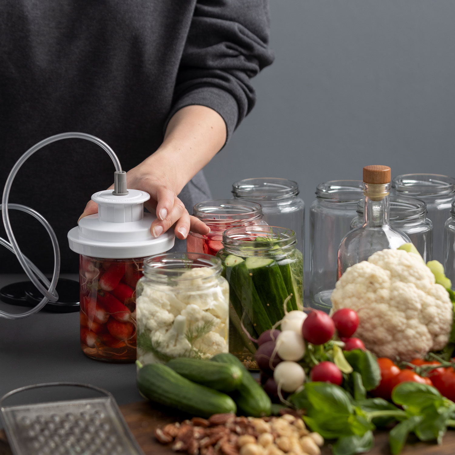 Using the V.100 Premium X vacuum sealer with a vacuum sealer attachment for jars