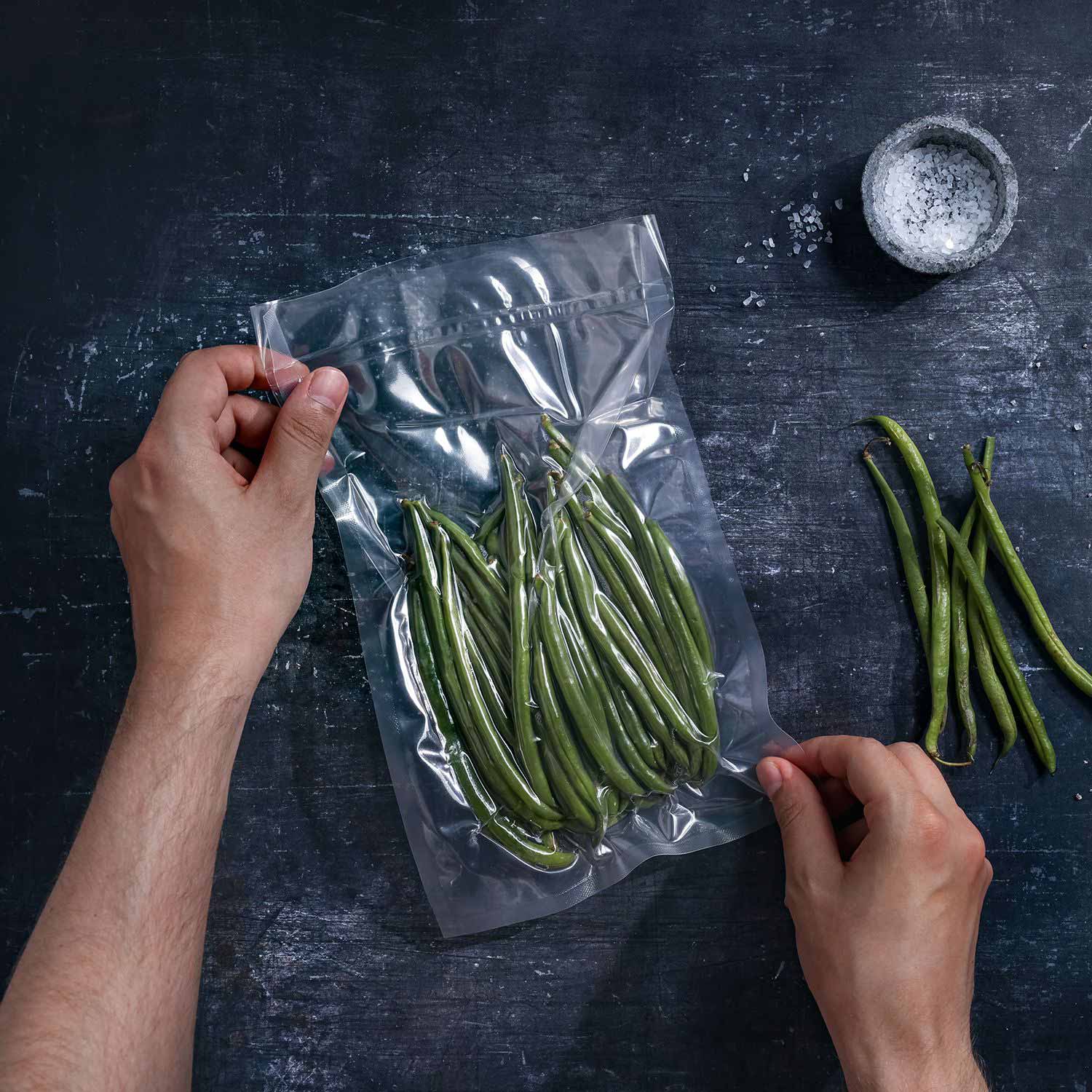 Smooth vacuum bag vacuum-sealed with green beans