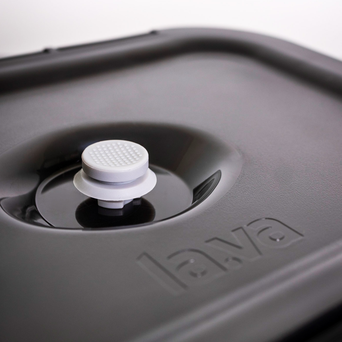 Nahaufnahme der integrierten Ventilfunktion eines G-Line Vakuumbehälters von Lava