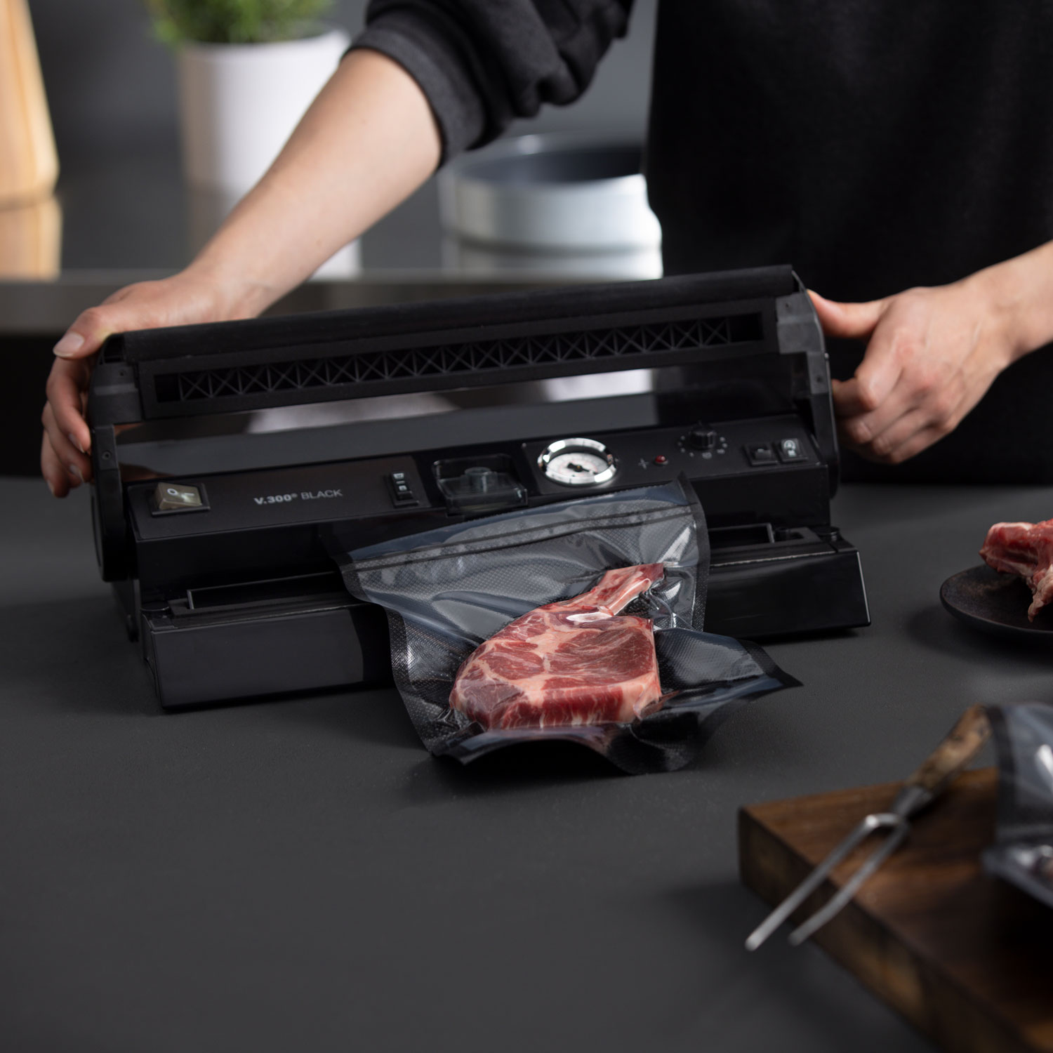 V.300 Black vacuum sealer after vacuum sealing of a Tomahawk steak