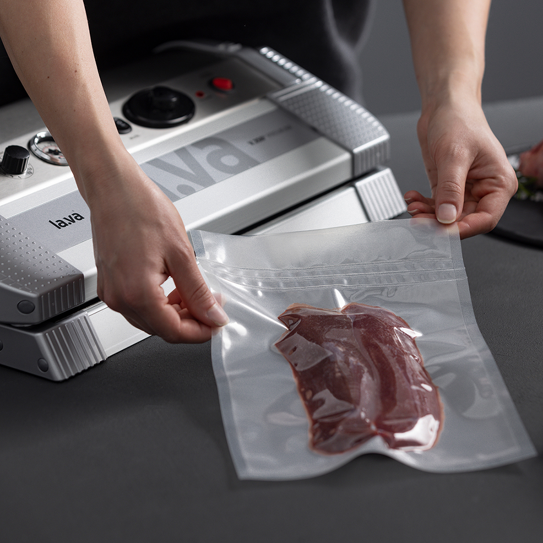 V.350 Premium with triple-sealed vacuum bag filled with game meat