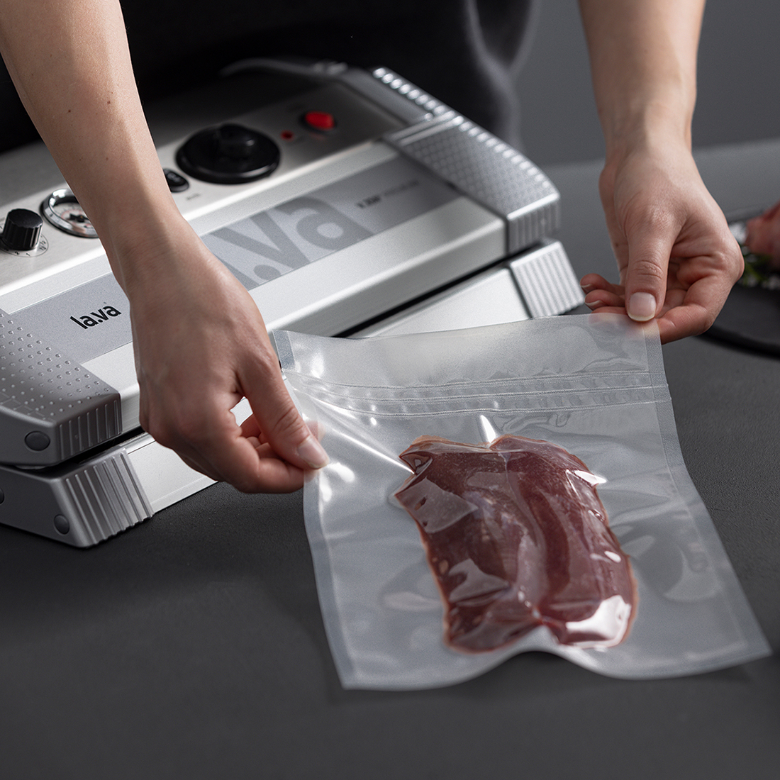 Lava V.350® Premium vacuum sealer - manometer display