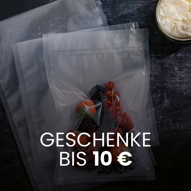 Praktische Geschenkideen bis 10 € Transparente Vakuumbeutel, gefüllt mit verschiedenen Beeren; Text „Geschenke bis 10 €“
