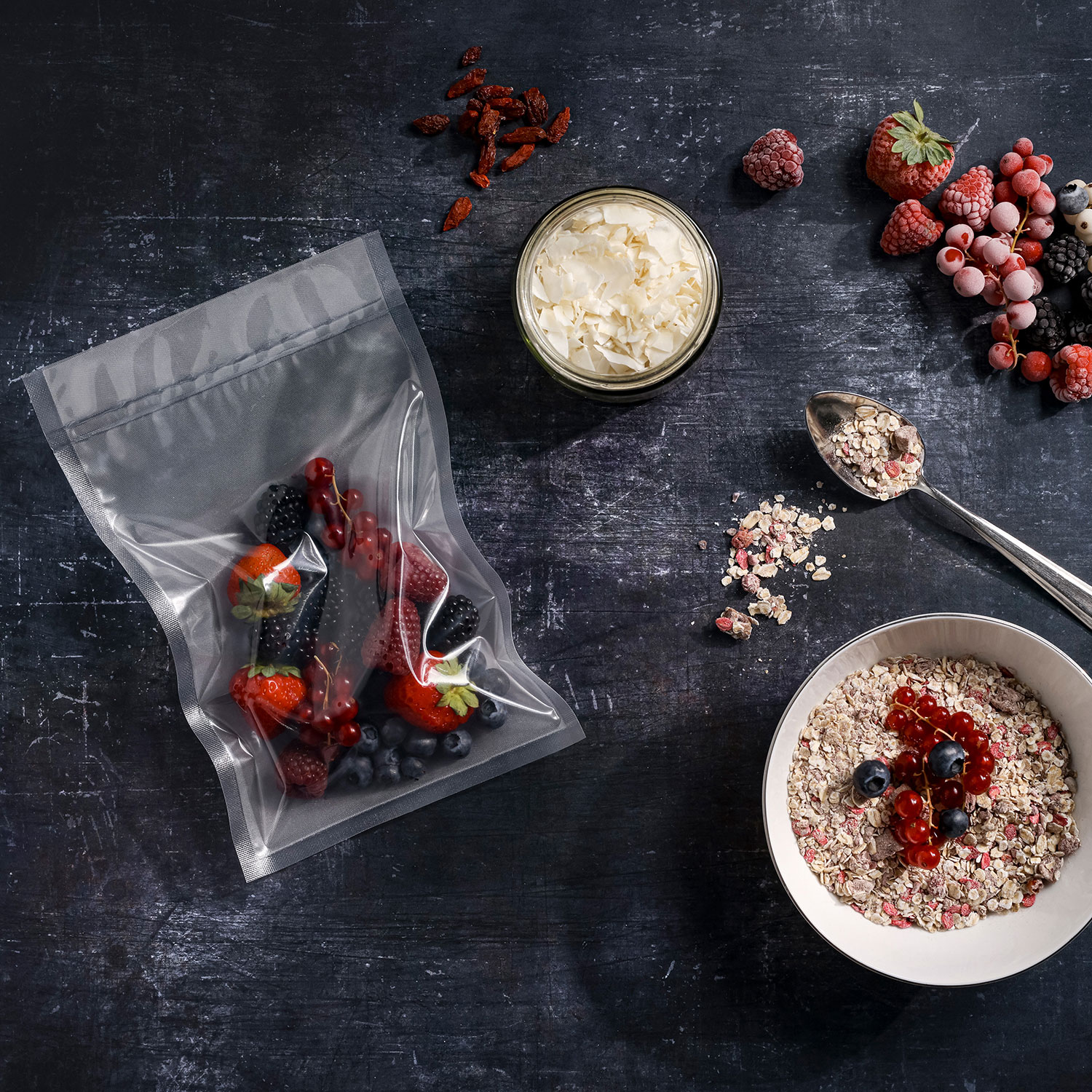 Smallest bag size from the vacuum bag mix-set, with berries vacuum-sealed inside