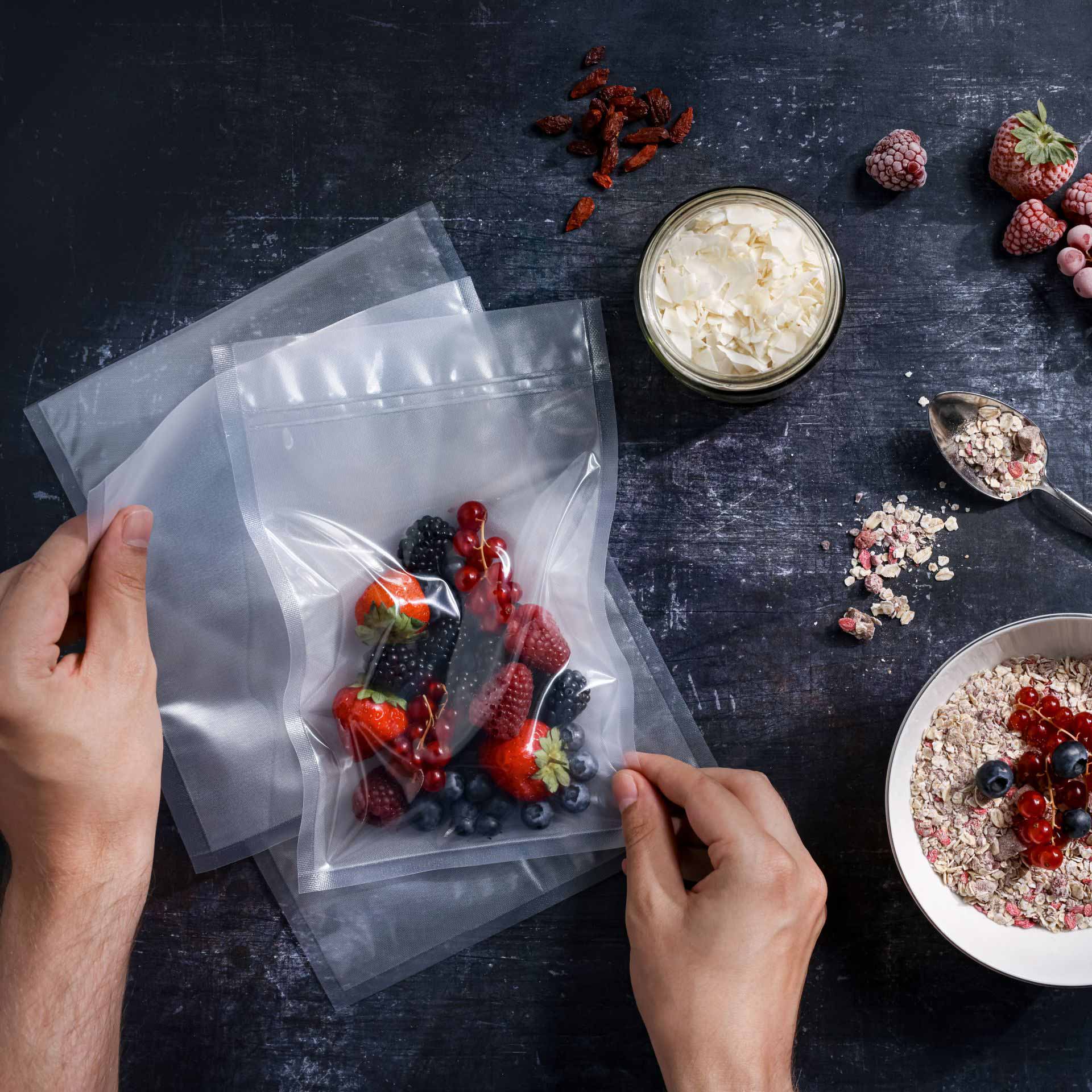 Structured vacuum bag mix-set with five different sizes, with berries vacuum-sealed in one bag