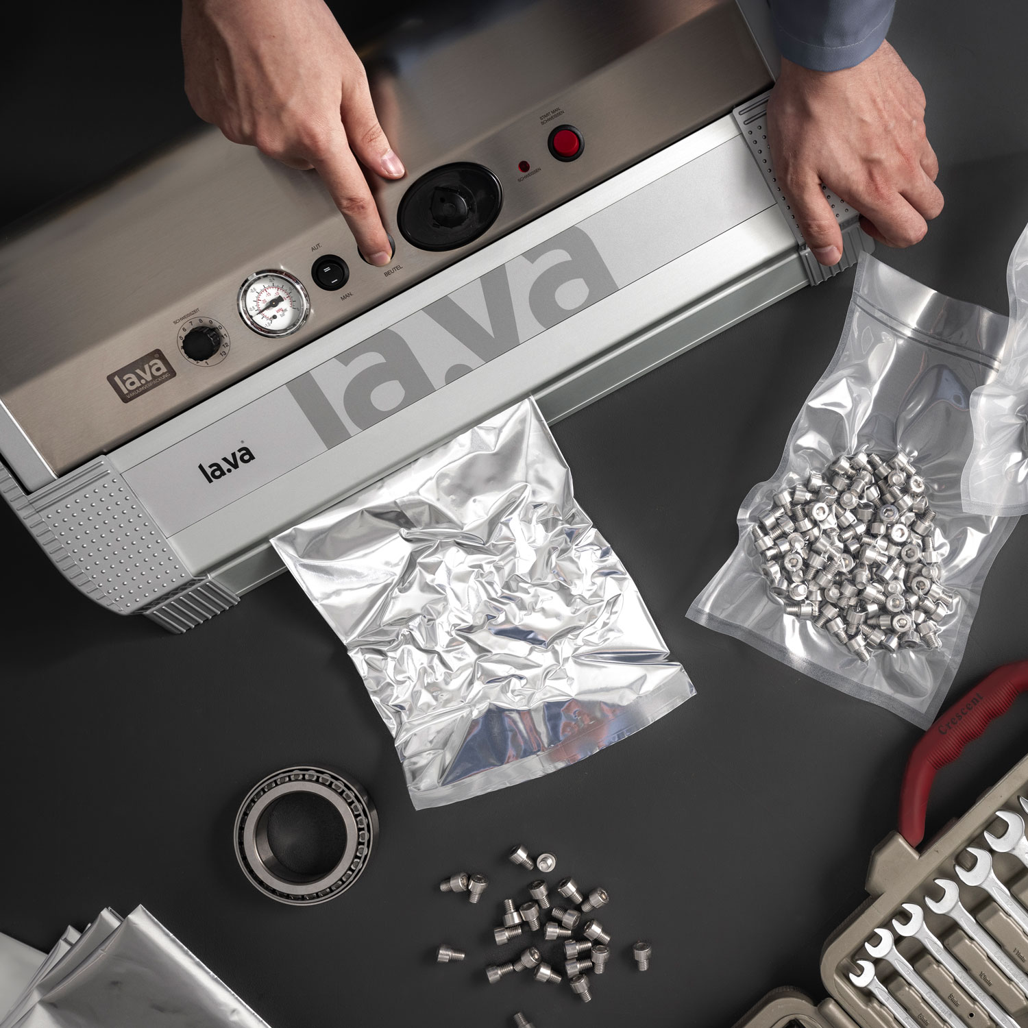 Lava V.350® Premium vacuum sealer - manometer display