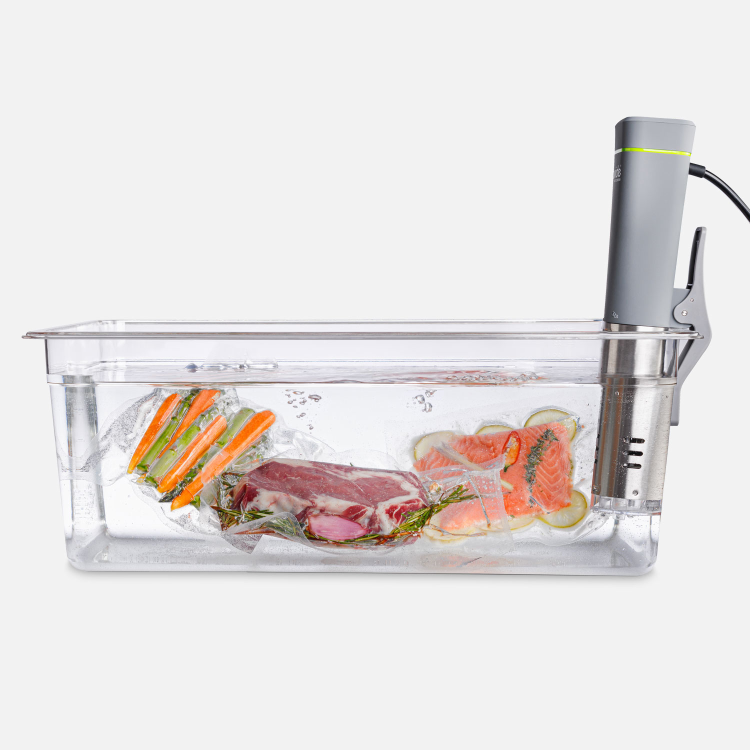 22-liter sous-vide basin with stick during vacuum cooking