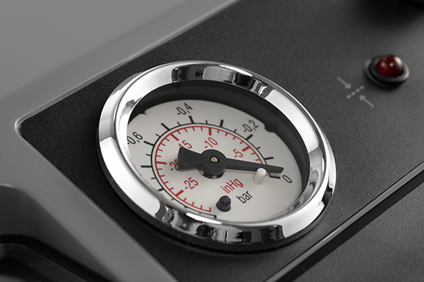 V.300 Premium X vacuum sealer with pressure gauge display